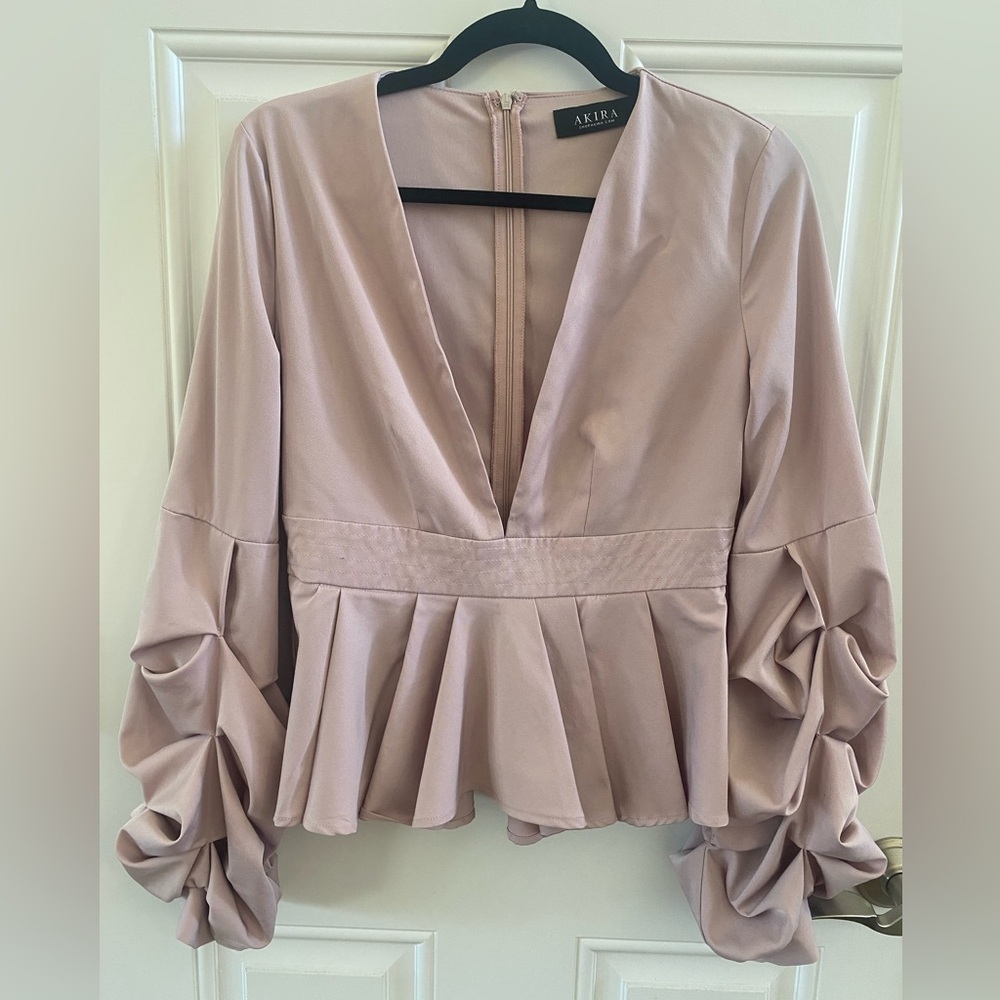 AKIRA Ruffle Sleeve. Stacked Sleeve. V-Neck. Light Pink. Large.